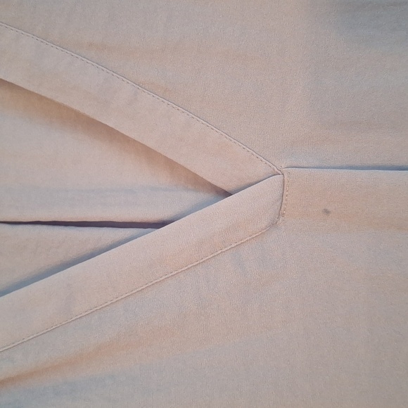 V-Neck semi-sheer blouse - Picture 4 of 5